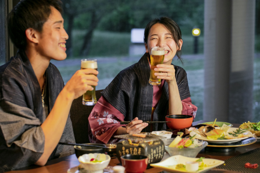 ＼食事は豪華で美味しいし！飲み放題もついてコスパ最高♪／　