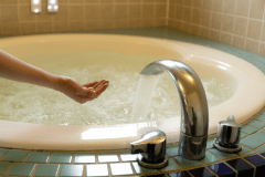 ■コテージ-和洋室-■1室限定のジャグジーバス。人目を気にせずゆったりと日々の疲れから開放＿＿。