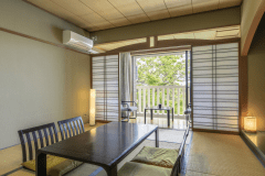 ■本館 -和室10畳-■　広縁＋バルコニー　～裸足で寛ぐ、和の空間～