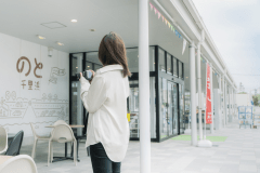 【道の駅のと千里浜】ホテルから徒歩すぐ！羽咋の特産品やベーカリー・ジェラート店まで集まる人気スポット