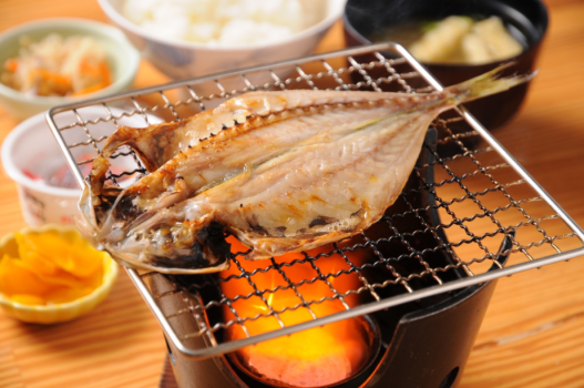 朝食の干物はご自身で焼いて召し上がっていただきます♪