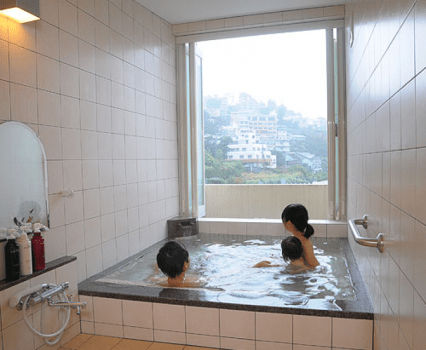 小さいお子様がいてもパパママ一緒に入れます♪