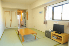 【禁煙・少し海眺望！出窓付き和室】8.5畳スタンダードルーム・ミニキッチン・バス・トイレ付