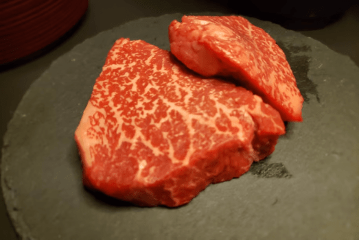 A5ランク黒毛和牛と千葉せんば牛の食べ比べが最高に美味しいです♪