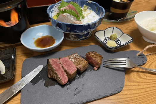 A5ランクのお肉をご自分で焼いて食べる味は格別です！
