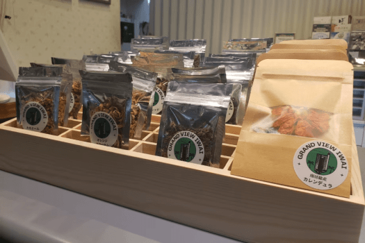 カレンデュラをはじめ、ハイビスカスやレモングラス、ローズマリーなど、香りと味わいにこだわって選び抜いたハーブティーを全10種類ご用意