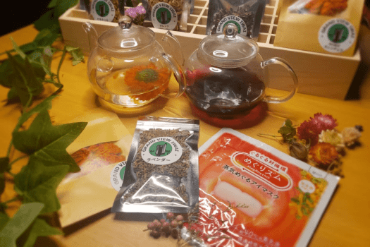 ハーブティー10種類から３種類とアイマスクをご用意