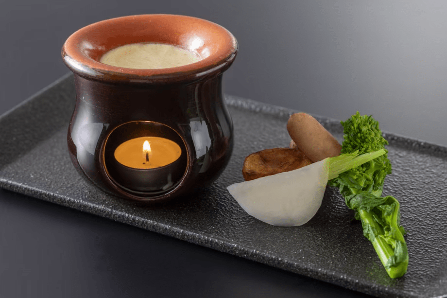 【オーシャンリゾートホテル&スパ うみんぴあ】2026春－自家製ソーセージと春野菜のチーズフォンデュ－