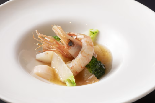 【オーシャンリゾートホテル&スパ うみんぴあ】2025年夏 －魚介のクリュと季節野菜のナージュ仕立て－