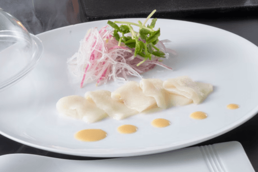 【オーシャンリゾートホテル&スパ うみんぴあ】2026春－本日の鮮魚のカルパッチョ　瞬間スモーク－