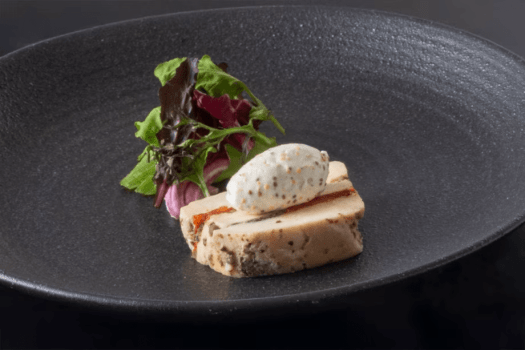 【オーシャンリゾートホテル&スパ うみんぴあ】2026春－国産鶏肉タップナードのプレッセ－