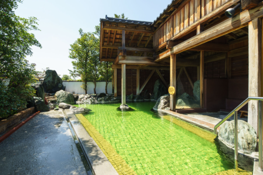 ２階大浴場 花鏡（露天風呂）
保湿・保温・美肌効果抜群の当館自慢の自家源泉