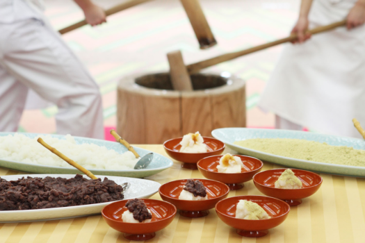 朝食バイキング名物！お餅つき！
今では朝食メニューのダントツ人気の品です