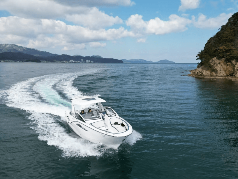 クルーザーSR330で巡る、あなただけのプライベート海遊び＜創作料理＞で＜旬＞を味わう基本会席。素材のもち味を活かした食材の瞬き。