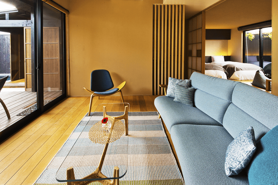 オレンジ色の飛騨のカウチ オレンジ色の飛騨のカウチ