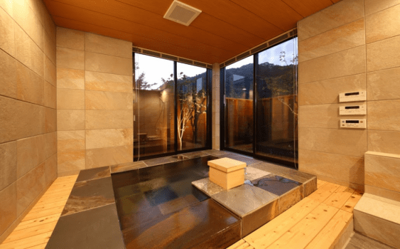 【素泊まり／ルームチャージ】温泉＆プール付き1棟貸切ヴィラ