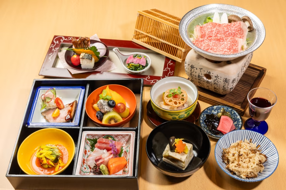 箱膳会席［季節により器･料理内容は異なります］