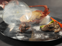 空海懐石メイン（R4/9/11～）：和牛ポルチーニソースと伊勢海老の和風テルミドール　スモークサーモンのディップ添え