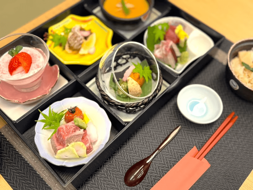 【期間限定】旬の味覚をお手軽に食す松花堂弁当　落ち着いて食事を楽しめるスタイル