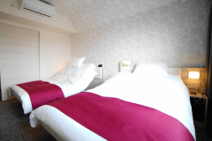 ベッドの入眠角度を変えて眠りをサポートするだけではなく、さらにマットレスの柔らかさを変えたりすることも♪ 付属のスマートフォンでリモコンの様に簡単に操作ができます。