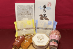 お土産の一例※画像はイメージです。コーヒーカップはお土産に含まれません。