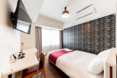 コンパクトなダブルルームは、ビジネスマンのシングルユースとしてもご利用いただけます。