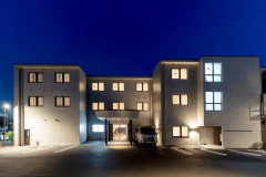 ホテル外観（夜）