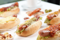 「WineBar96（わいんばる96）」一番人気メニューの「ホットドッグ」