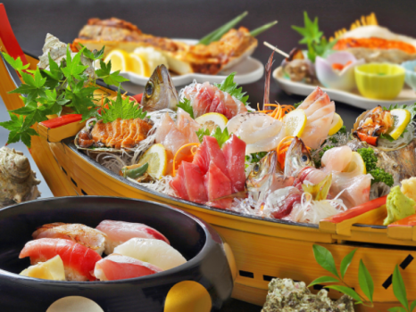 あわび入り！旬の地魚がたっぷり！鮨屋ならではの豪華舟盛
