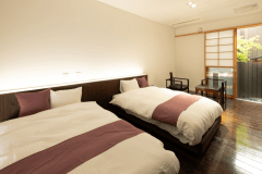 セミダブルベッドが二つ並ぶツインベッドルームです