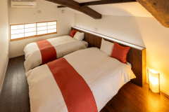 和室とセミダブルベッドが二つ並ぶツインベッドルームがございます