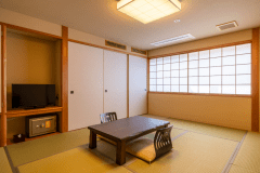 トイレ洗面を備えた10畳の和室です