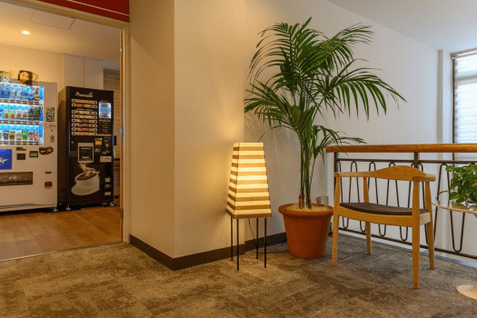 【本館/別館】ラウンジ入口