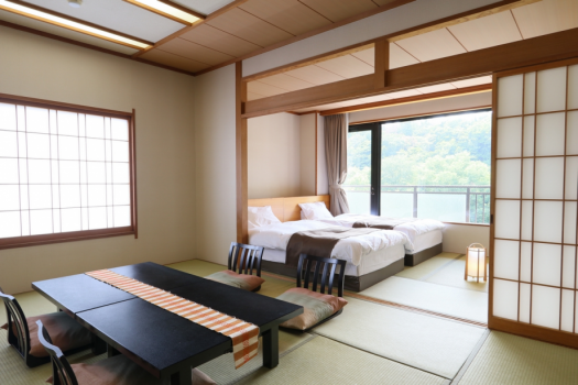 【禁煙】西館和洋室10畳+7.5畳 ツイン（バス・トイレ付）