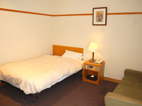 【禁煙】西館シングル洋室（3点ユニットバス付/眺望無）
大浴場からも程近い、禁煙タイプのシングルルームです。