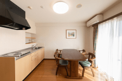 東館には全室にミニキッチンが常設してあり、ちょっとした調理も可能です。