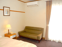 【禁煙】西館シングル洋室（3点ユニットバス付/眺望無）
大浴場からも程近い、禁煙タイプのシングルルームです。