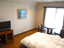 【禁煙】東館シングル洋室（バス･トイレ付）
ミニキッチンや冷蔵庫､電子レンジを常備したシングルルームです｡