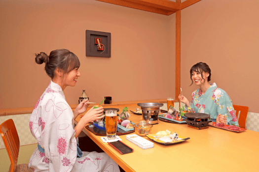 【ご夕食】お食事処でも特別なひとときをお楽しみください。