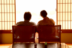 【千遊館・和室10畳】客室の窓は広くなっております。景色をお楽しみ下さいませ。