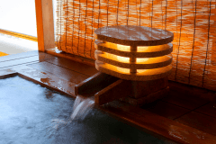 【燈火亭・露天風呂付き客室Ｂ(10畳＋4.5畳＋掘りごたつ)】贅沢な間取りの中で、のんびりとくつろいでください。