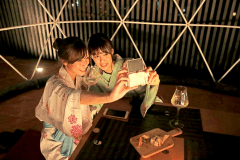 【ルーフトップバー 雪月花】お酒、一品、屋上からの景色とともに。どれも絶好のフォトスポットです。