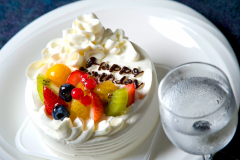 記念日などのお祝い用のケーキ（4号サイズ）をご用意いたします。※イメージ写真となります※