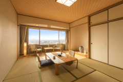 ◆和室10帖◆畳の香りが優しく、裸足でゆったりゴロゴロできるのんびり空間。