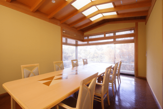 個室会食場一例（和風レストランまつかぜ 洋室）