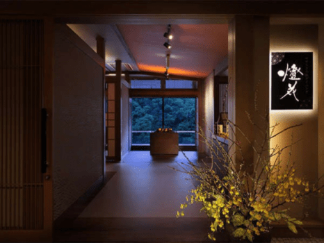 あたたかい雰囲気を感じる「燈花」入口