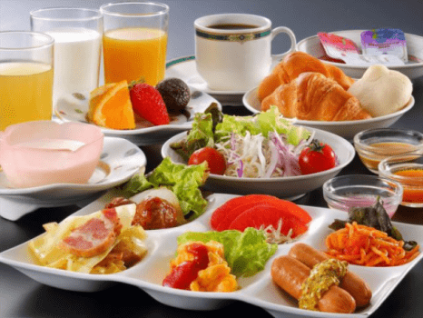 朝食は郷土料理、野菜を中心としたヘルシーなビュッフェ　※イメージ