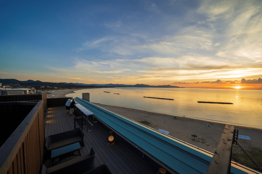 2023年8月オープン!!夕日ヶ浦海岸を一望、屋上「天空のテラス」