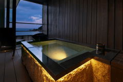 ＜本館特別室　露天風呂付き客室　朱～aka～＞