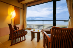 【禁菸】（別館）附觀景浴池的和洋式房型　(10畳和室＋洋式雙床)